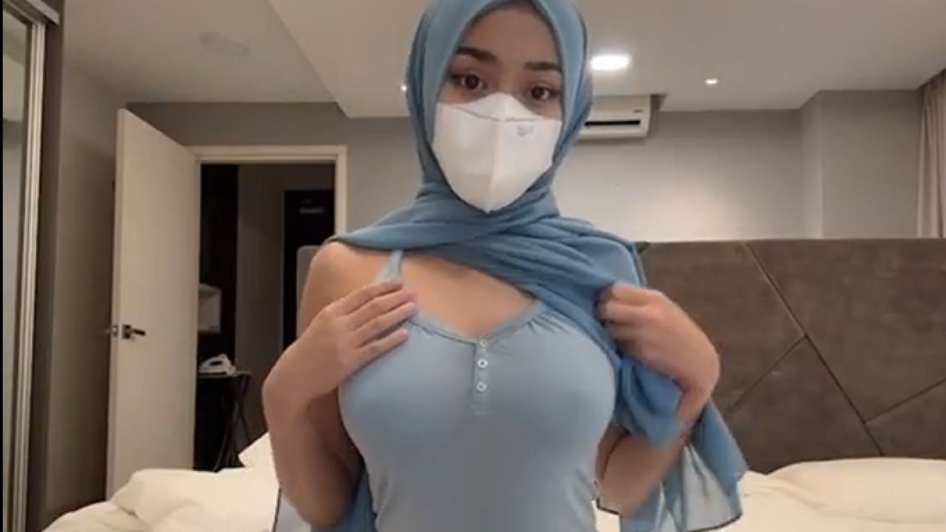 ⁣ABG Hijab Cantik Montok COLMEK HOT